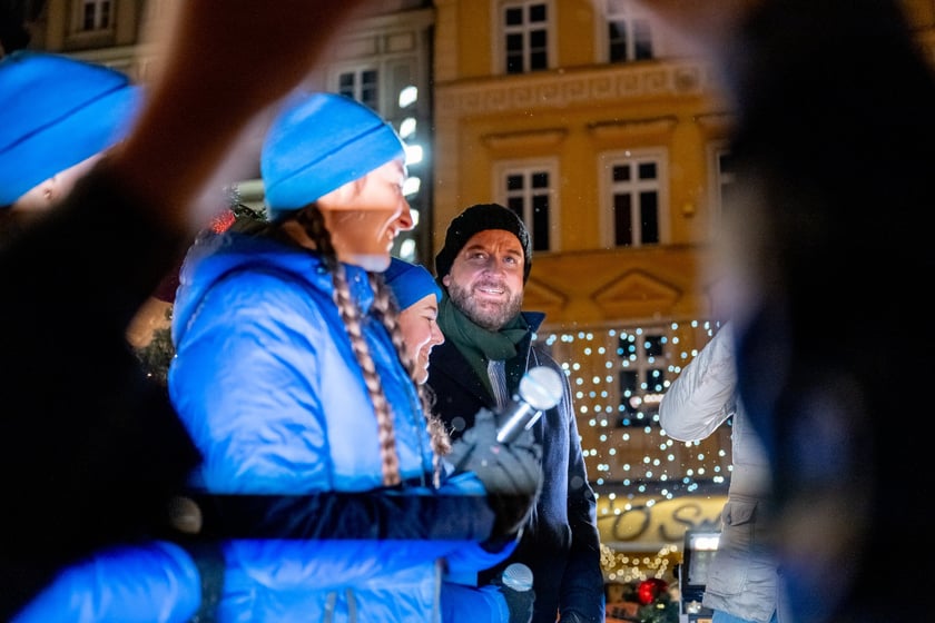 Mikołajki na wrocławskim Rynku. Mikołaj, elfy, jarmark i rozświetlona choinka