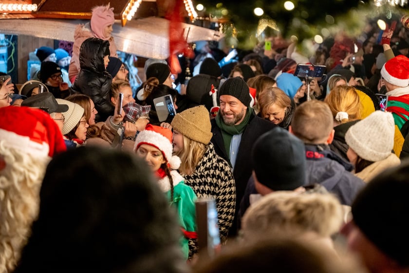 Mikołajki na wrocławskim Rynku. Mikołaj, elfy, jarmark i rozświetlona choinka