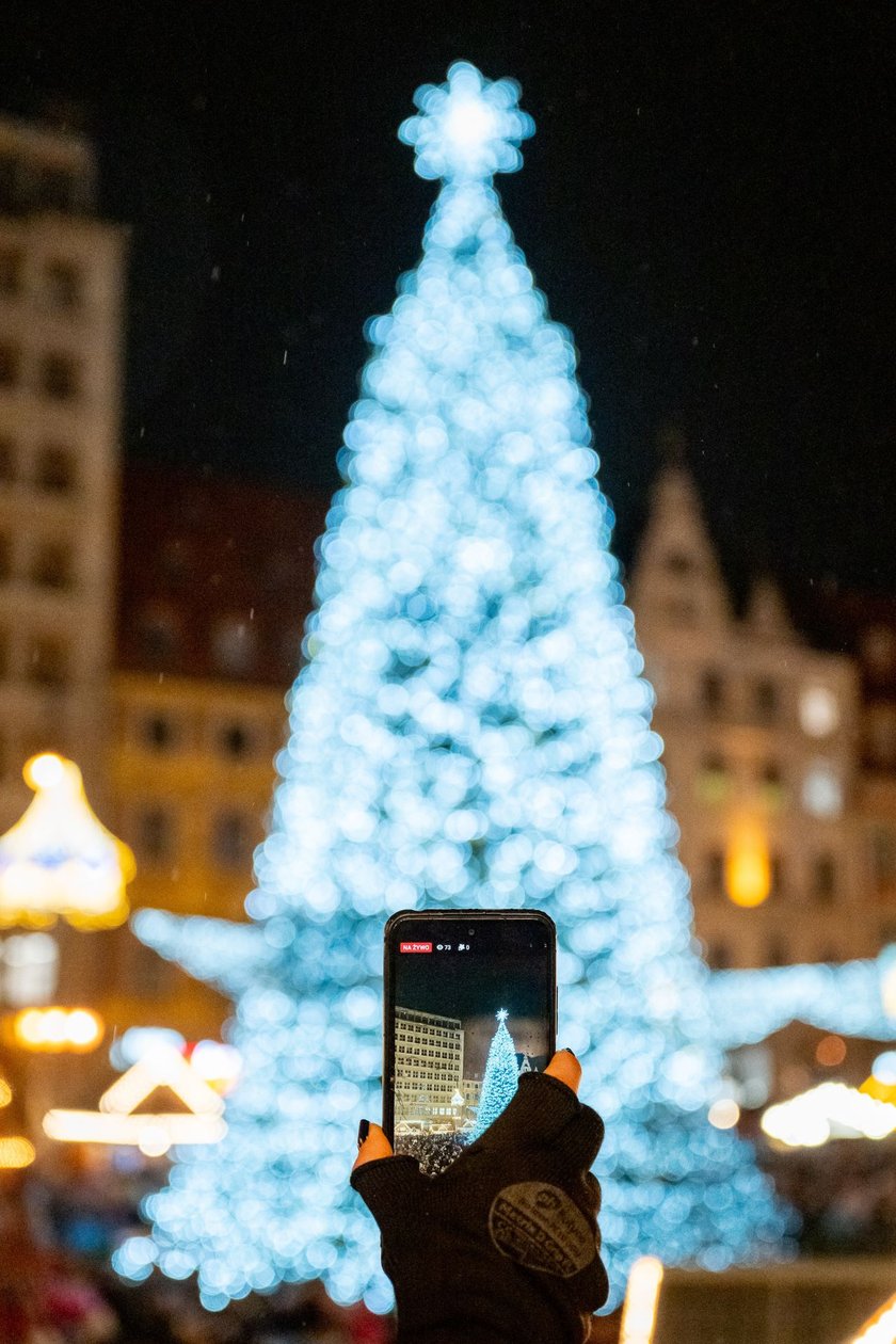 Mikołajki na wrocławskim Rynku. Mikołaj, elfy, jarmark i rozświetlona choinka