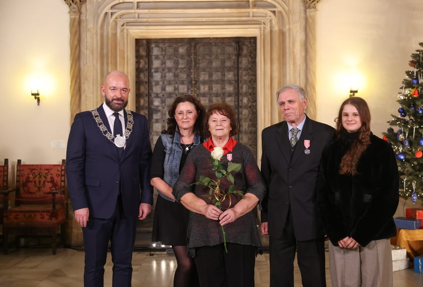 Sala Wielka Ratusza, spotkanie z parami z wieloletnim stażem, 9 grudnia 2024