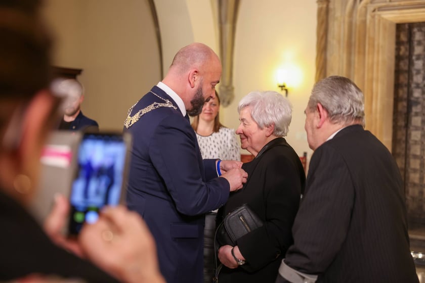 Sala Wielka Ratusza, spotkanie z parami z wieloletnim stażem, 9 grudnia 2024