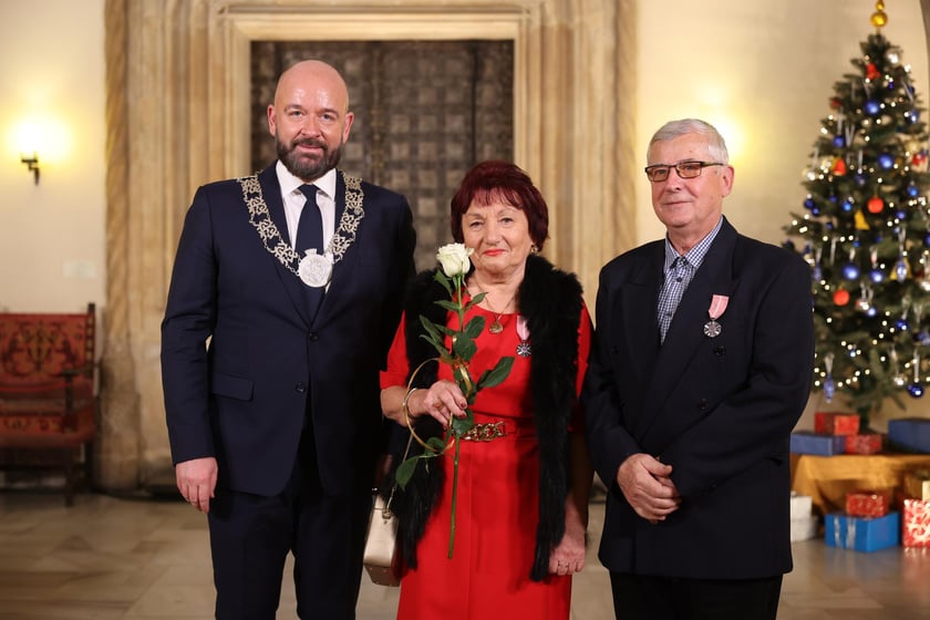 Sala Wielka Ratusza, spotkanie z parami z wieloletnim stażem, 9 grudnia 2024