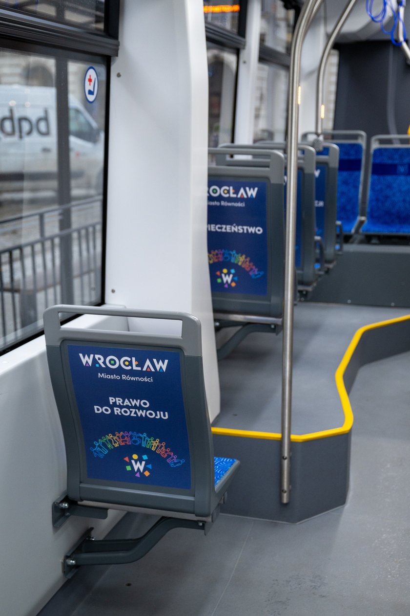 Dziś, 10 grudnia, w Międzynarodowy Dzień Praw Człowieka, wyruszył tramwaj poświęcony naszym niezbywalnym prawom. Na przystanku "Opera" nastąpiła inauguracja tramwaju, który tak oklejony będzie kursował przez cały rok
