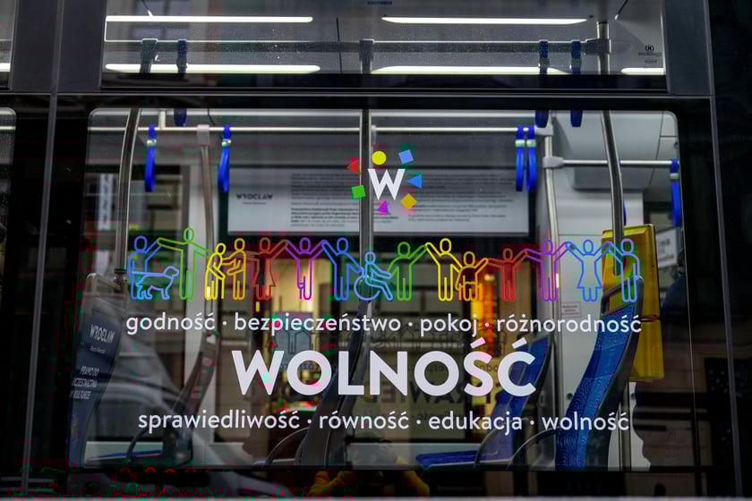 Dziś, 10 grudnia, w Międzynarodowy Dzień Praw Człowieka, wyruszył tramwaj poświęcony naszym niezbywalnym prawom. Na przystanku "Opera" nastąpiła inauguracja tramwaju, który tak oklejony będzie kursował przez cały rok