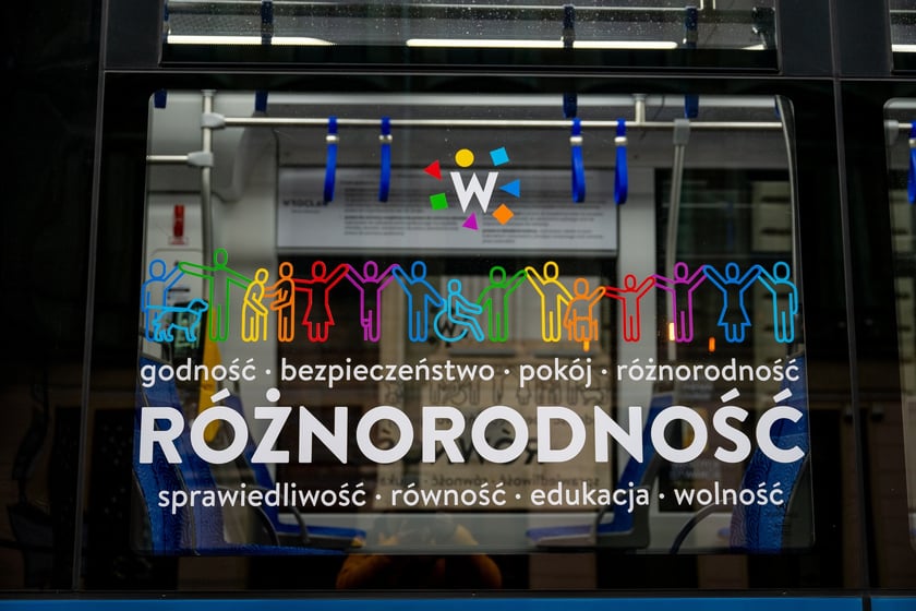 Dziś, 10 grudnia, w Międzynarodowy Dzień Praw Człowieka, wyruszył tramwaj poświęcony naszym niezbywalnym prawom. Na przystanku "Opera" nastąpiła inauguracja tramwaju, który tak oklejony będzie kursował przez cały rok