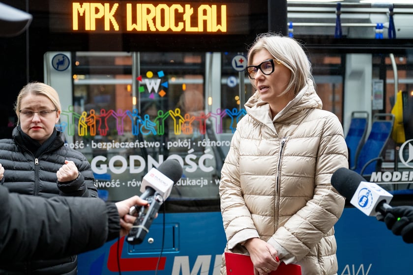 Dziś, 10 grudnia, w Międzynarodowy Dzień Praw Człowieka, wyruszył tramwaj poświęcony naszym niezbywalnym prawom. Na przystanku "Opera" nastąpiła inauguracja tramwaju, który tak oklejony będzie kursował przez cały rok