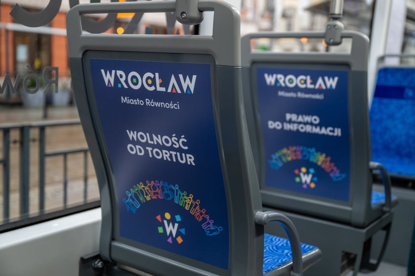 Dziś, 10 grudnia, w Międzynarodowy Dzień Praw Człowieka, wyruszył tramwaj poświęcony naszym niezbywalnym prawom. Na przystanku "Opera" nastąpiła inauguracja tramwaju, który tak oklejony będzie kursował przez cały rok