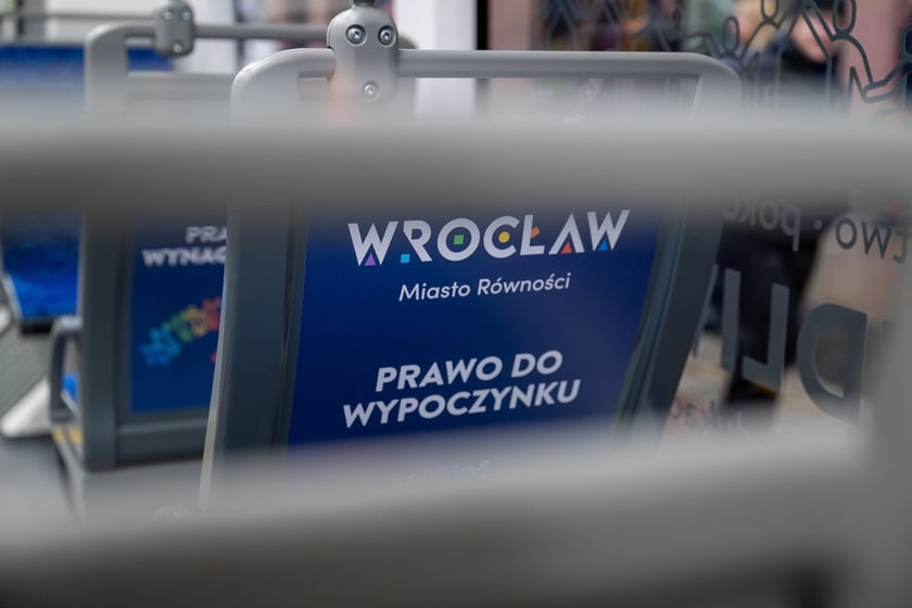 Dziś, 10 grudnia, w Międzynarodowy Dzień Praw Człowieka, wyruszył tramwaj poświęcony naszym niezbywalnym prawom. Na przystanku "Opera" nastąpiła inauguracja tramwaju, który tak oklejony będzie kursował przez cały rok