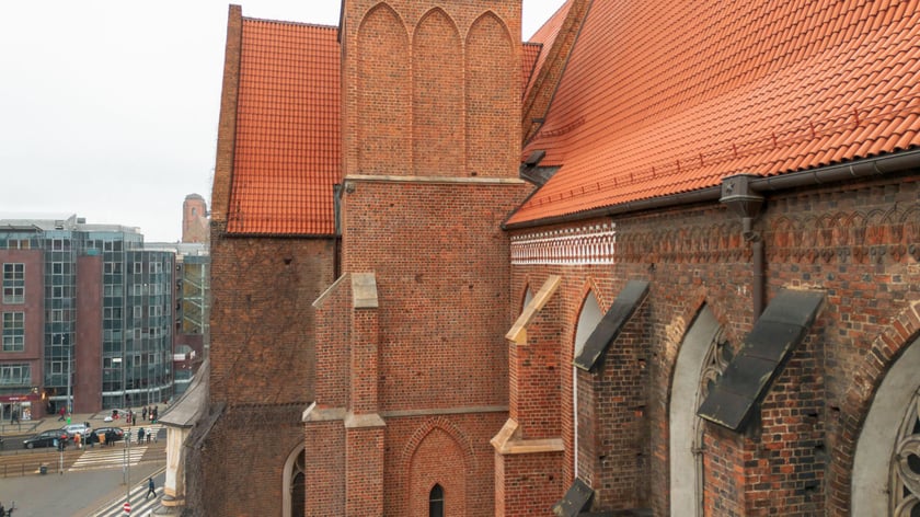 Odtworzyli średniowieczny fryz na elewacji kościoła św. Wojciecha