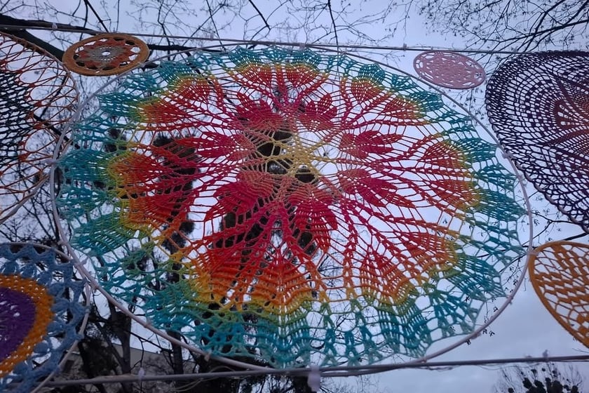 Kolorowe mandale na Gądowie. Mieszkańcy stworzyli wyjątkową instalację