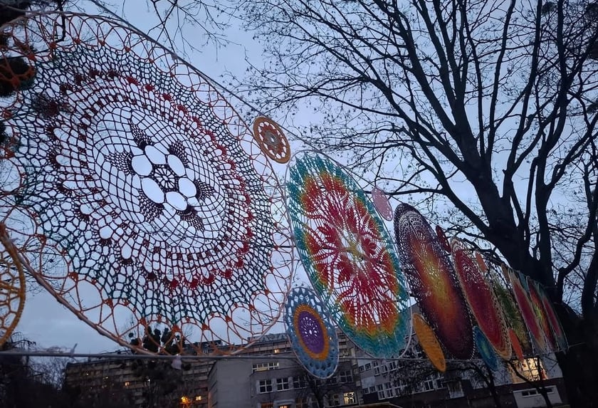 Kolorowe mandale na Gądowie. Mieszkańcy stworzyli wyjątkową instalację