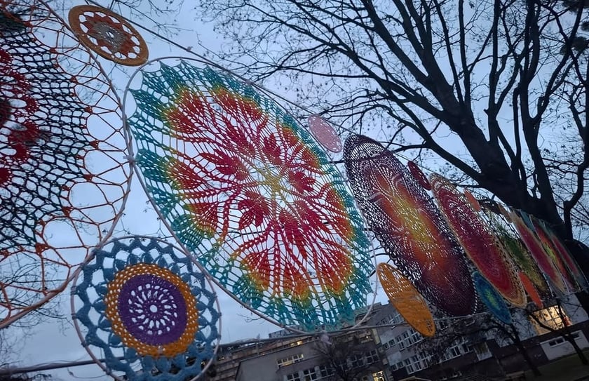 Kolorowe mandale na Gądowie. Mieszkańcy stworzyli wyjątkową instalację