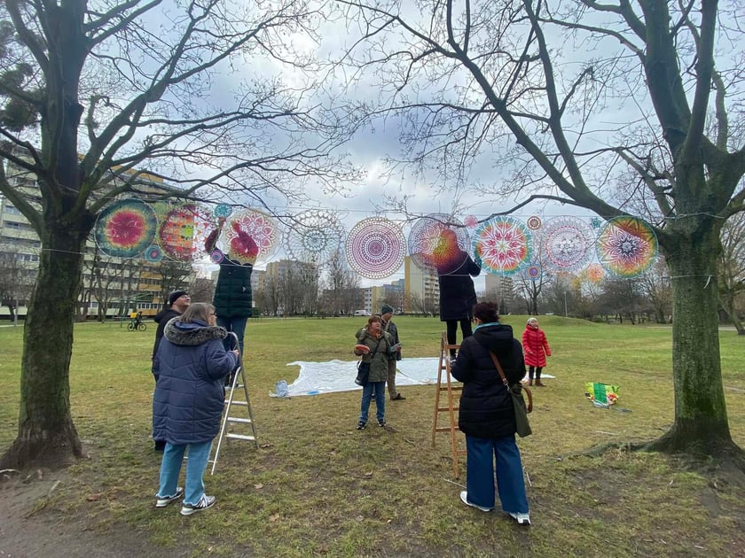 Kolorowe mandale na Gądowie. Mieszkańcy stworzyli wyjątkową instalację