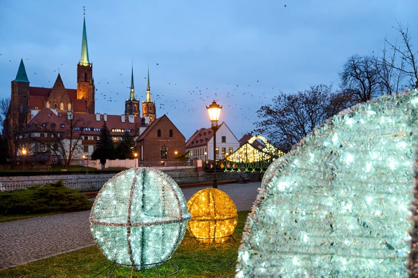 Świąteczne iluminacje i ozdoby we Wrocławiu. Ostr&oacute;w Tumski