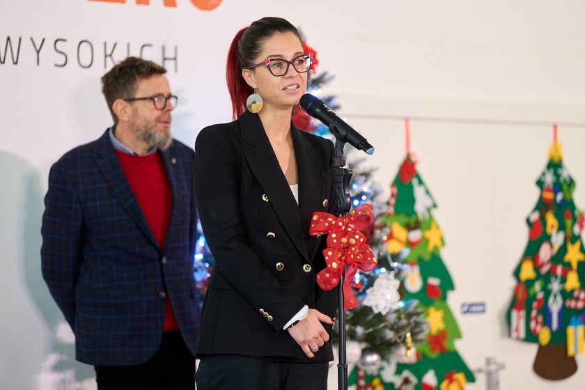Paczki Dobrych Relacji w miłej, świątecznej atmosferze, podopieczni MPOS-u odebrali w Centrum Historii Zajezdnia