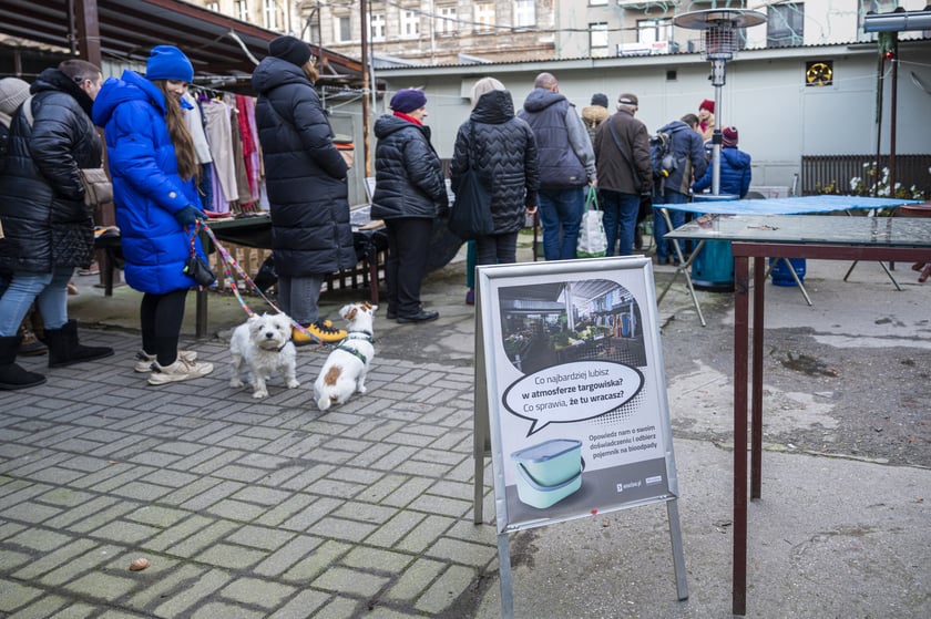 Akcja rozdawaniu kubłów na bioodpady - Targowisko ul. Ptasia 21.12.2024