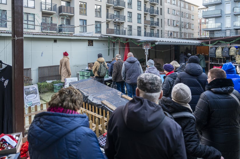 Akcja rozdawaniu kubłów na bioodpady - Targowisko ul. Ptasia 21.12.2024