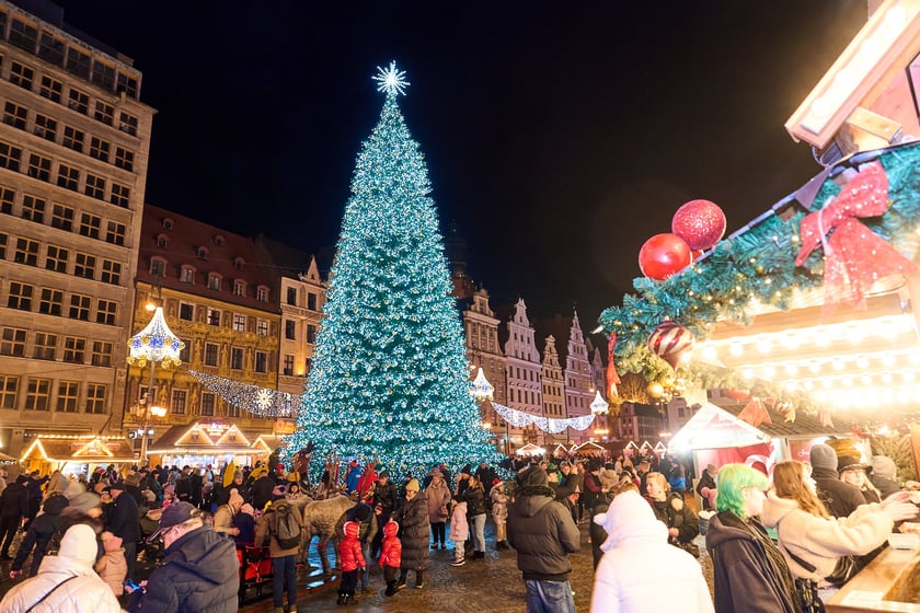 Sylwester 2024/2025 na wrocławskim Jarmarku Bożonarodzeniowym. Magiczne zdjęcia z Rynku