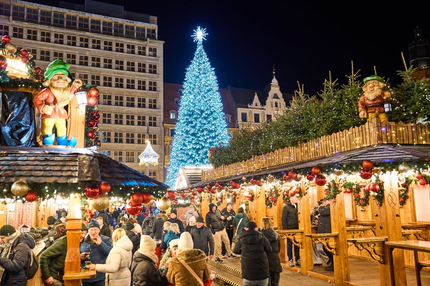 Sylwester 2024/2025 na wrocławskim Jarmarku Bożonarodzeniowym. Magiczne zdjęcia z Rynku