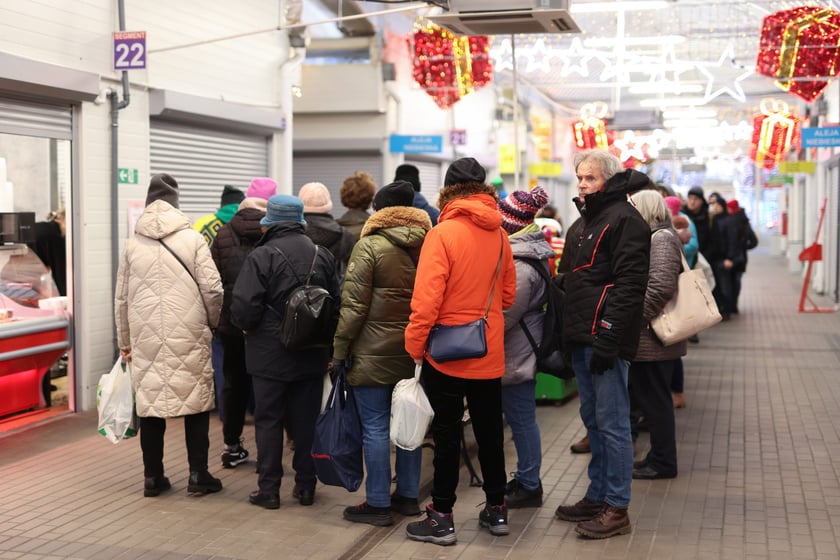 Rozdawanie pojemników na bioodpady w Pasażu Zielińskiego