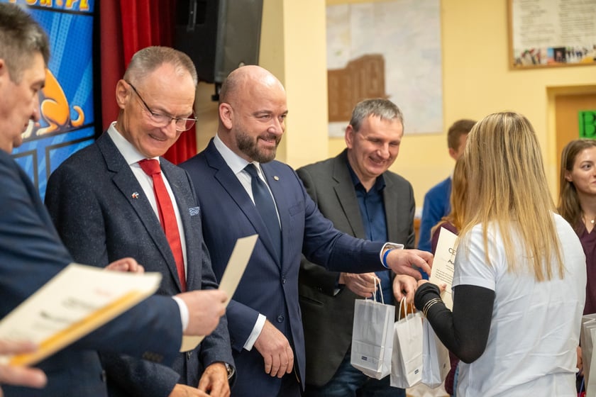 Kurs udzielania pierwszej pomocy psu. XII LO we Wrocławiu