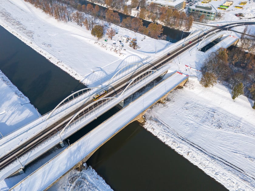 Stare i nowe mosty Chrobrego we Wrocławiu w styczniu 2025