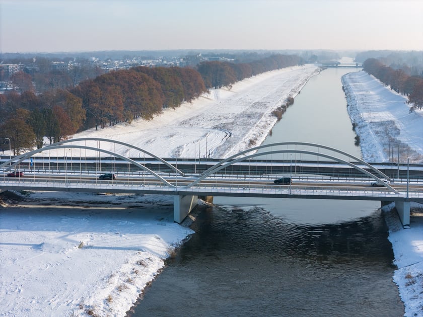 Stare i nowe mosty Chrobrego we Wrocławiu w styczniu 2025