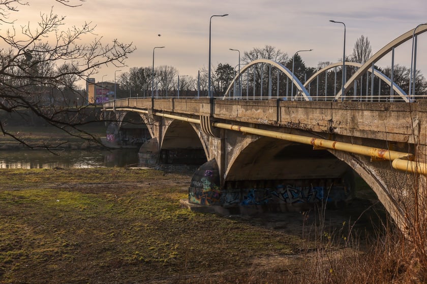 Stare mosty Chrobrego we Wrocławiu w styczniu 2025 roku