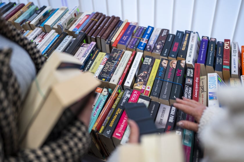 Kiermasz książek w bibliotece przy ul. Szewskiej 78 we Wrocławiu