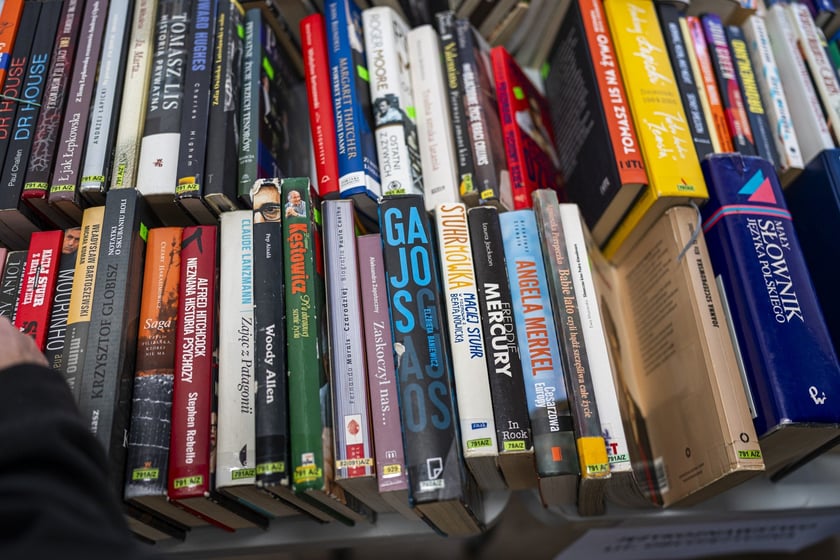 Kiermasz książek w bibliotece przy ul. Szewskiej 78 we Wrocławiu