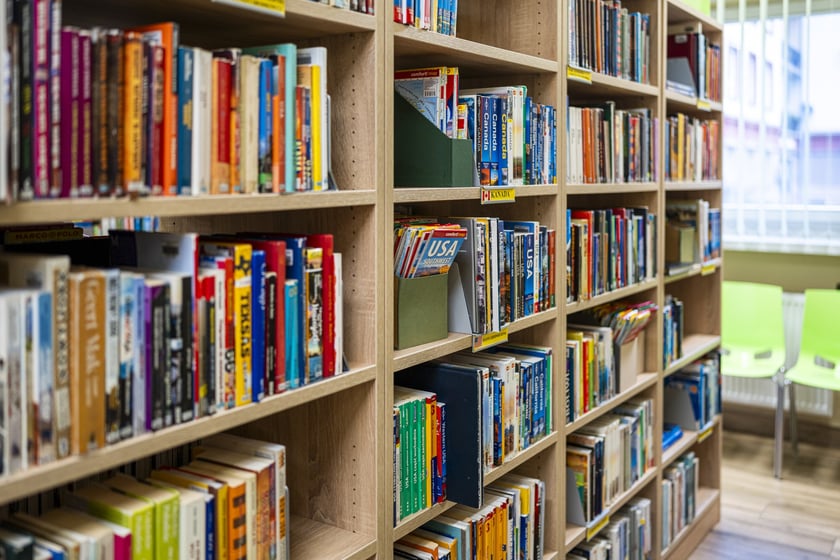 Kiermasz książek w bibliotece przy ul. Szewskiej 78 we Wrocławiu