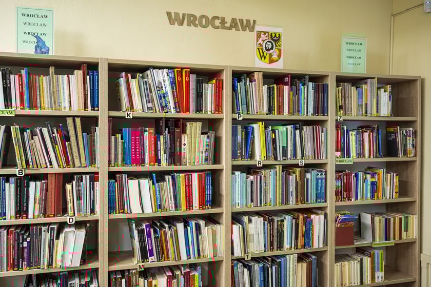 Kiermasz książek w bibliotece przy ul. Szewskiej 78 we Wrocławiu