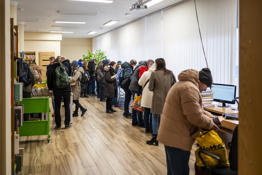 Kiermasz książek w bibliotece przy ul. Szewskiej 78 we Wrocławiu