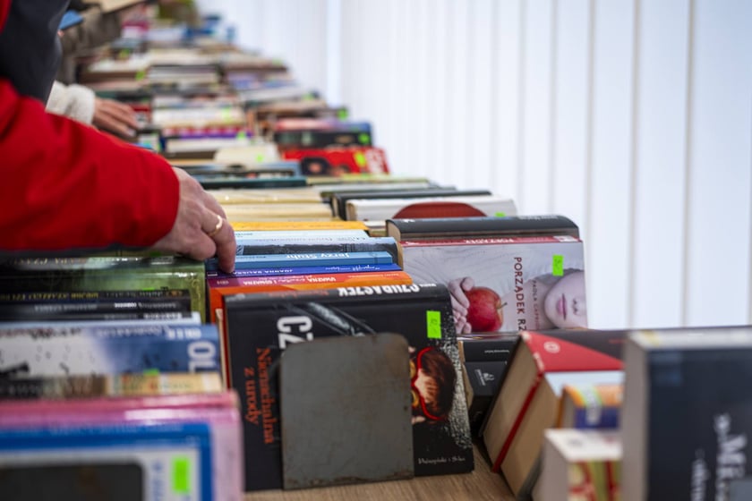 Kiermasz książek w bibliotece przy ul. Szewskiej 78 we Wrocławiu