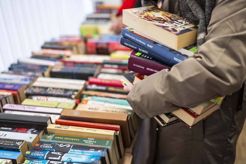 Kiermasz książek w bibliotece przy ul. Szewskiej 78 we Wrocławiu