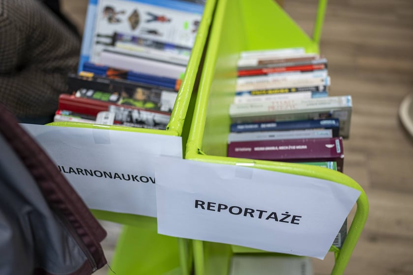 Kiermasz książek w bibliotece przy ul. Szewskiej 78 we Wrocławiu