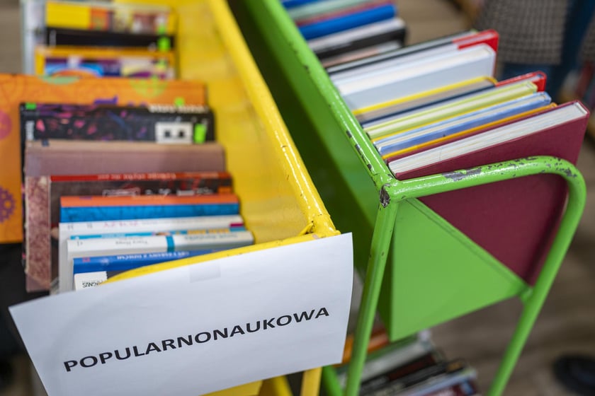 Kiermasz książek w bibliotece przy ul. Szewskiej 78 we Wrocławiu