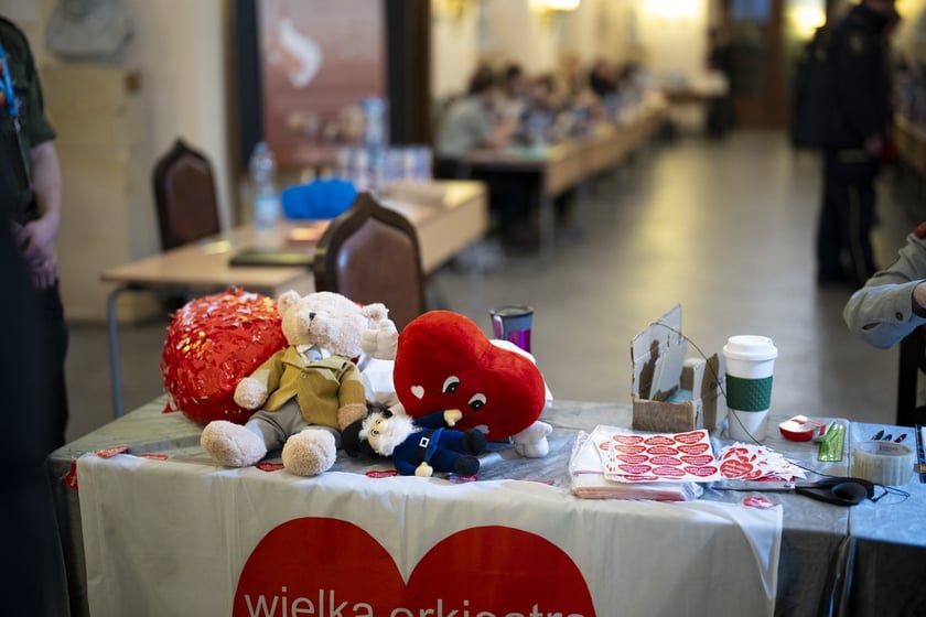 Liczenie pieniędzy w sztabach WOŚP we Wrocławiu