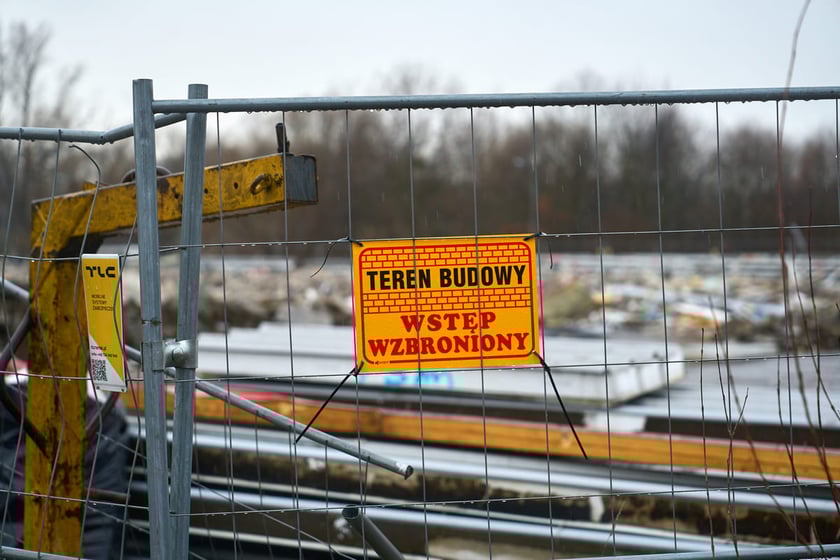 Rozbiórka dawnego marketu przy ul. Średzkiej w Leśnicy