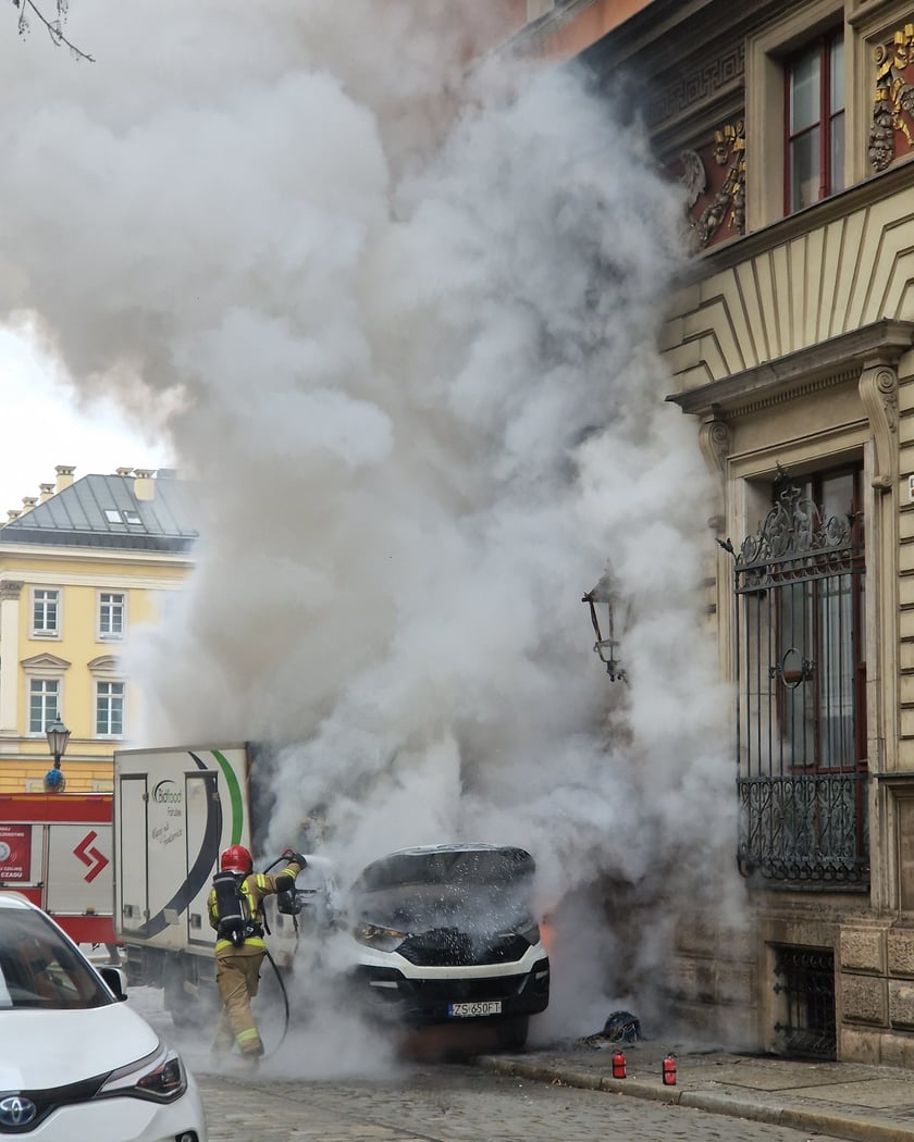 Pożar samochodu dostawczego na ul. Gepperta we Wrocławiu