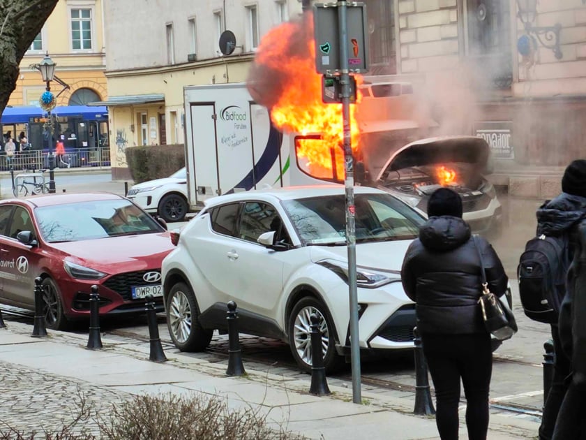 Pożar samochodu dostawczego na ul. Gepperta we Wrocławiu