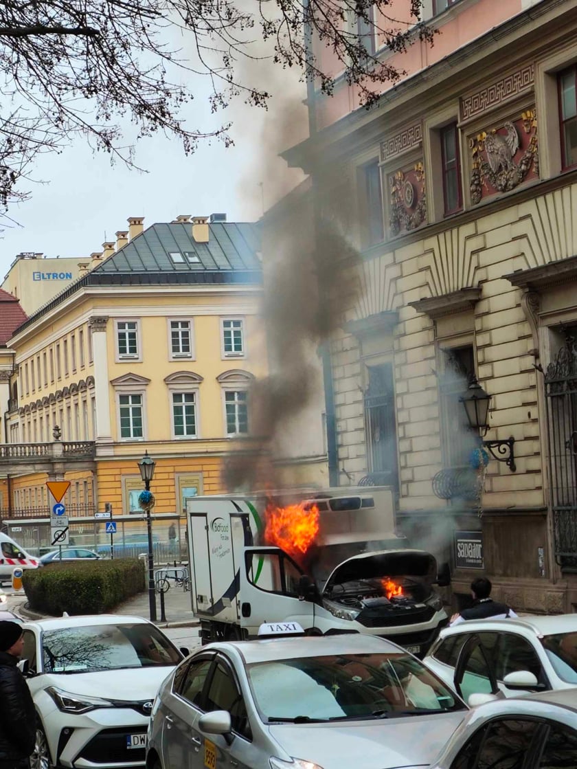 Pożar samochodu dostawczego na ul. Gepperta we Wrocławiu
