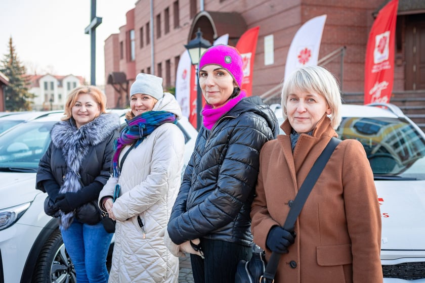 Poświęcenie aut dla pielęgniarek Hospicjum Domowego Caritas Archidiecezji Wrocławskiej