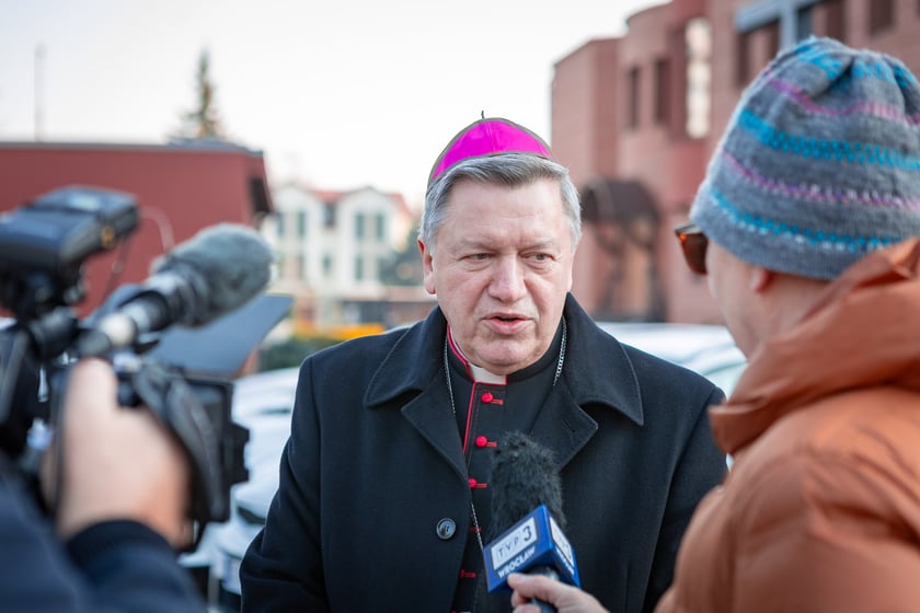 Poświęcenie aut dla pielęgniarek Hospicjum Domowego Caritas Archidiecezji Wrocławskiej