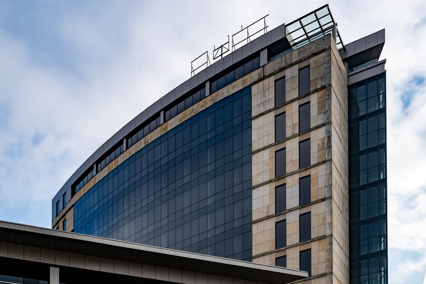 Koniec Arkad Wrocławskich - budynek przed rozbi&oacute;rką w 2025 roku