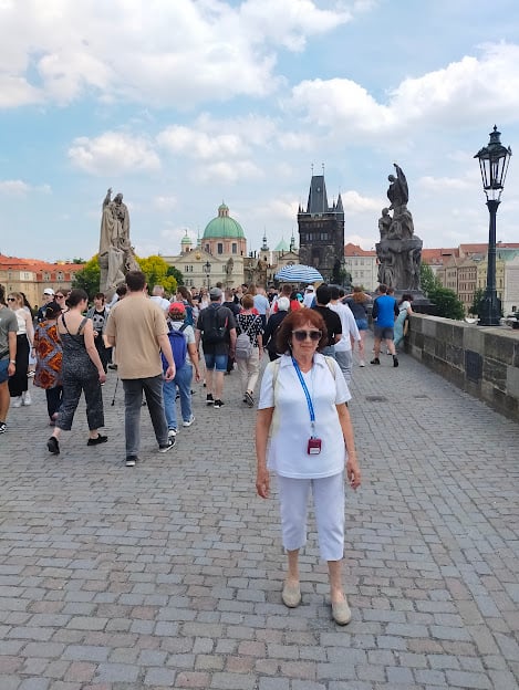 Pani Gina podczas jednej z wycieczek