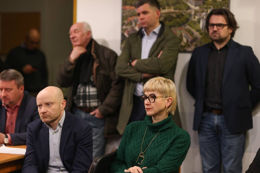 Spotkanie mieszkańców i RO Powstańców Śląskich z przedstawicielami miasta. Na zdjęciu m.in. Katarzyna Szymczak–Pomianowska, dyrektor Departamentu Zrównoważonego Rozwoju