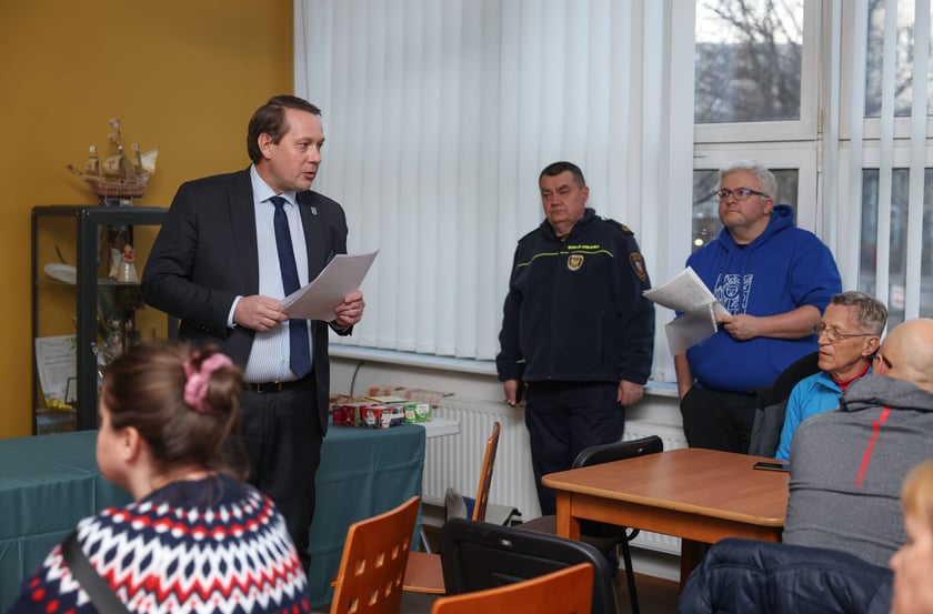 Spotkanie mieszkańc&oacute;w i RO Powstańc&oacute;w Śląskich z przedstawicielami miasta. Z lewej wiceprezydent Michał&nbsp;Młyńczak