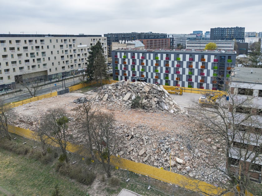 Znikają bloki przy Trzemeskiej (numery 4-6-8)