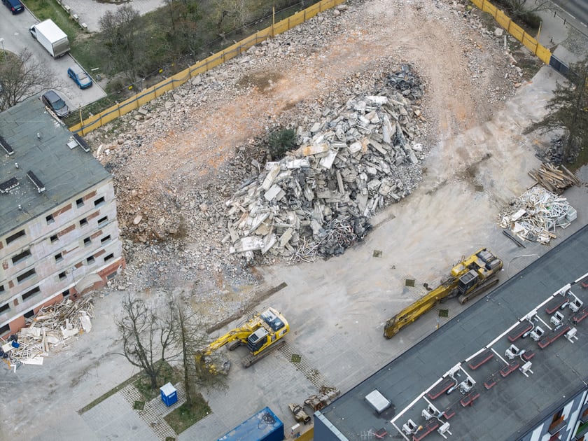 Znikają bloki przy Trzemeskiej (numery 4-6-8)